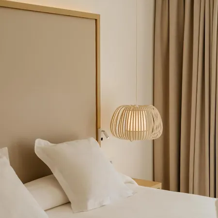 R2 Buganvilla & モロ・デル・ハブレ