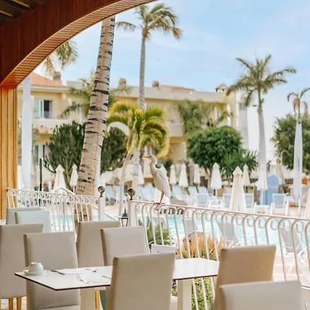 ホテル R2 Buganvilla & モロ・デル・ハブレ