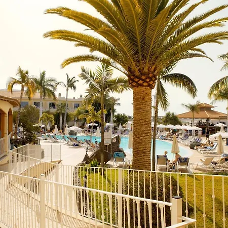 R2 Buganvilla & ホテル