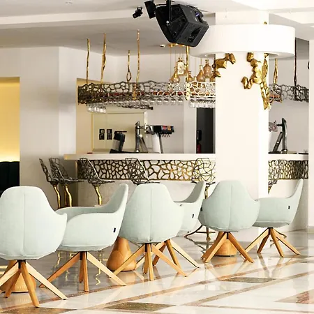 R2 Buganvilla & モロ・デル・ハブレ