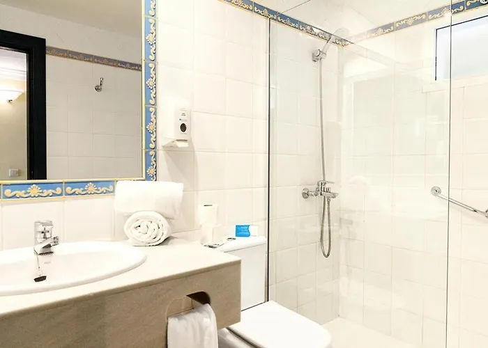 R2 Buganvilla & מלון 4*