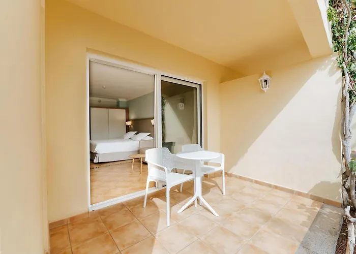 R2 Buganvilla & מלון 4*