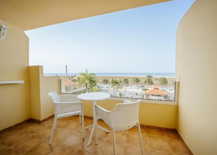 מלון R2 Buganvilla & 4*