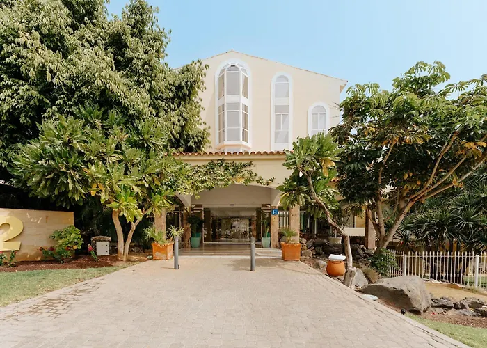 R2 Buganvilla & מלון