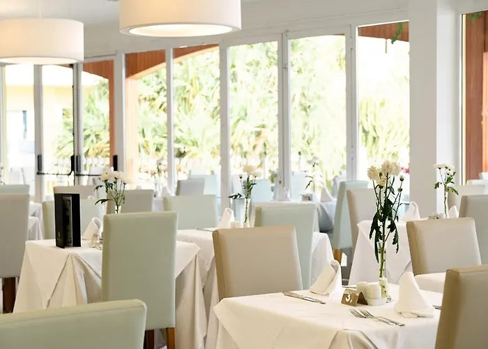 R2 Buganvilla & מלון 4*