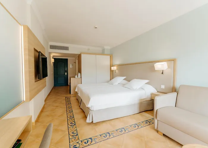 R2 Buganvilla & 4* 모로델제블